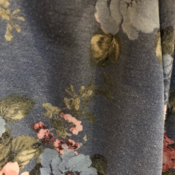 BOGO!❤️Plus Floral Top❤️ - Picture 9 of 10